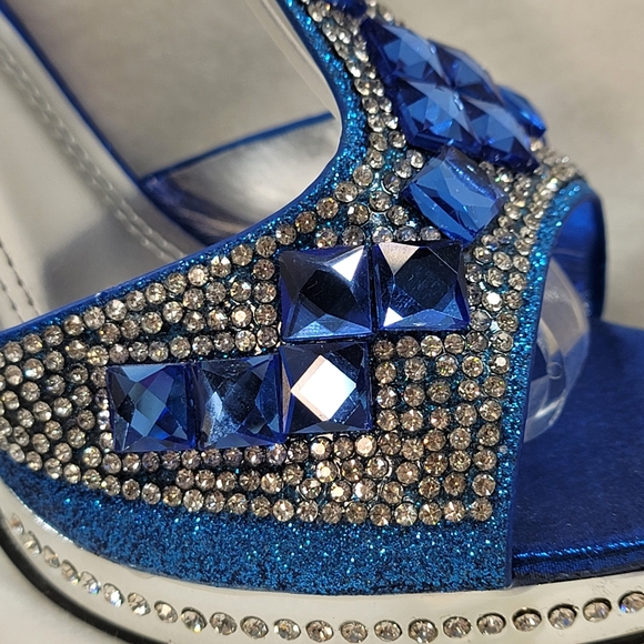 NWOT Elegant Blue and Silver Heels - Picture 5 of 11